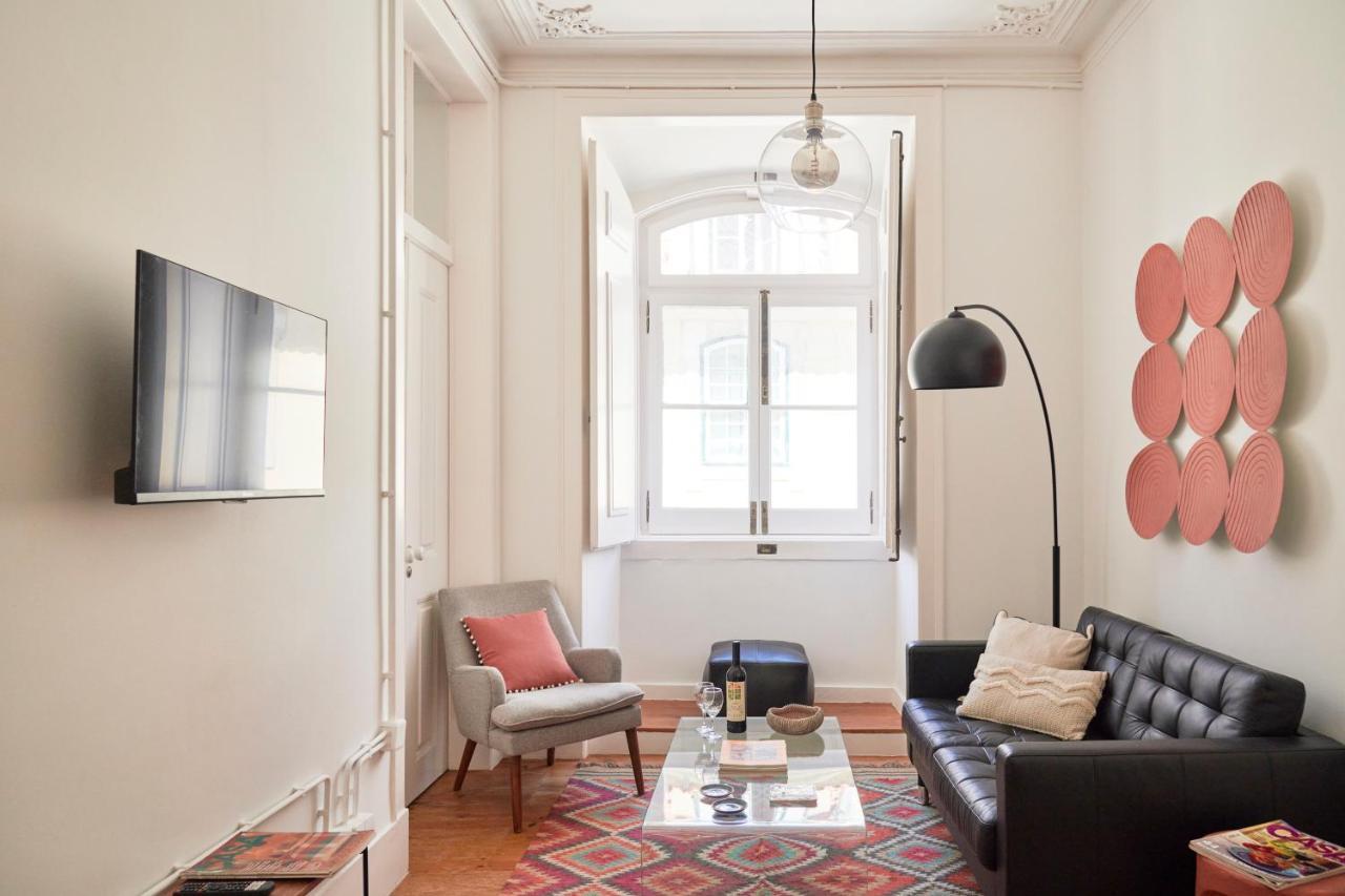 Sunny Pink Street Historical Apt, By Timecooler Lisbon Exterior photo