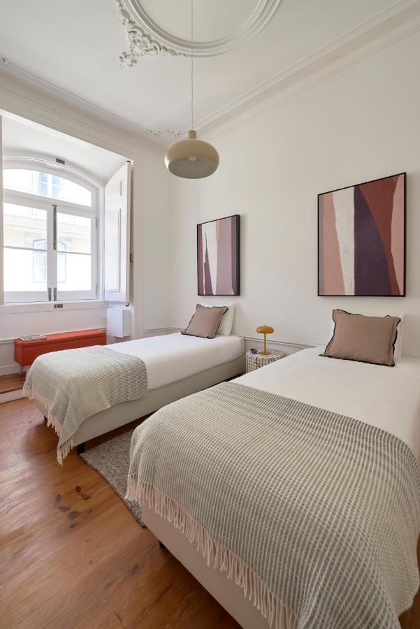 Sunny Pink Street Historical Apt, By Timecooler Lisbon Exterior photo